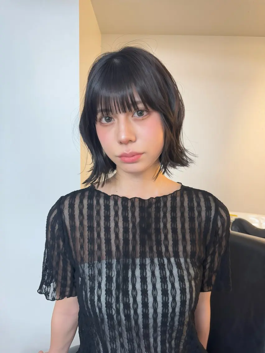 ショート カラー 切りっぱなしボブ レイヤー/縮毛矯正のヘアスタイル