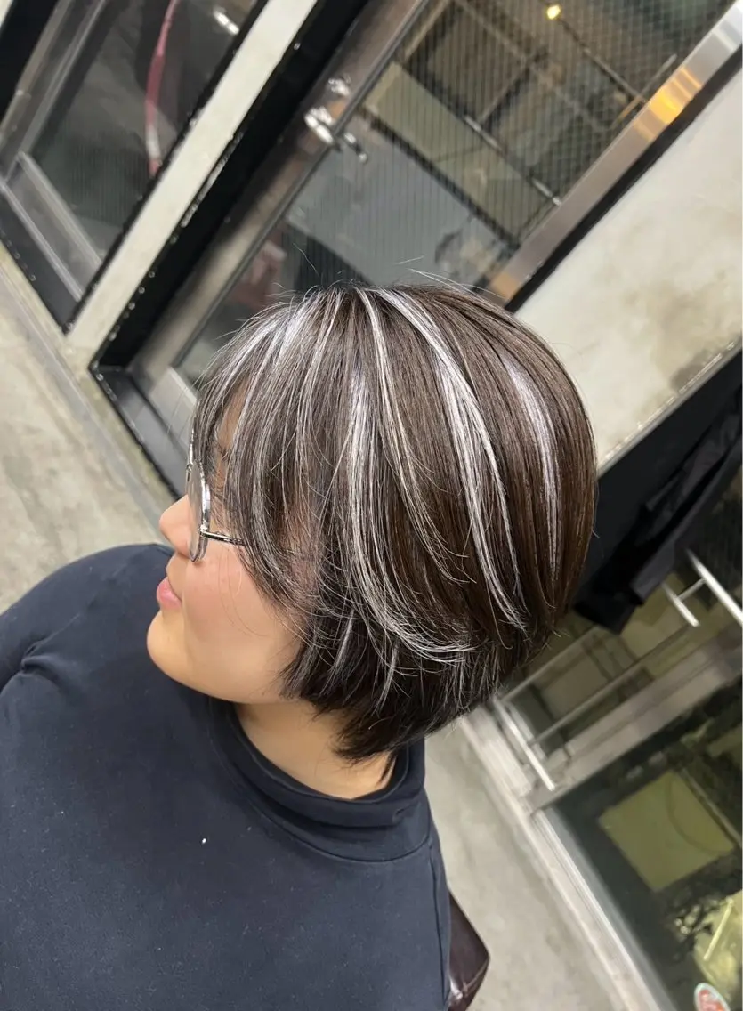 ショート カラー ダークグレー ダークグレージュ グレージュ ハイライトカラー ハイライト カット ヘアカラー トリートメント 指名数No.1 /NAOYAのヘアスタイル