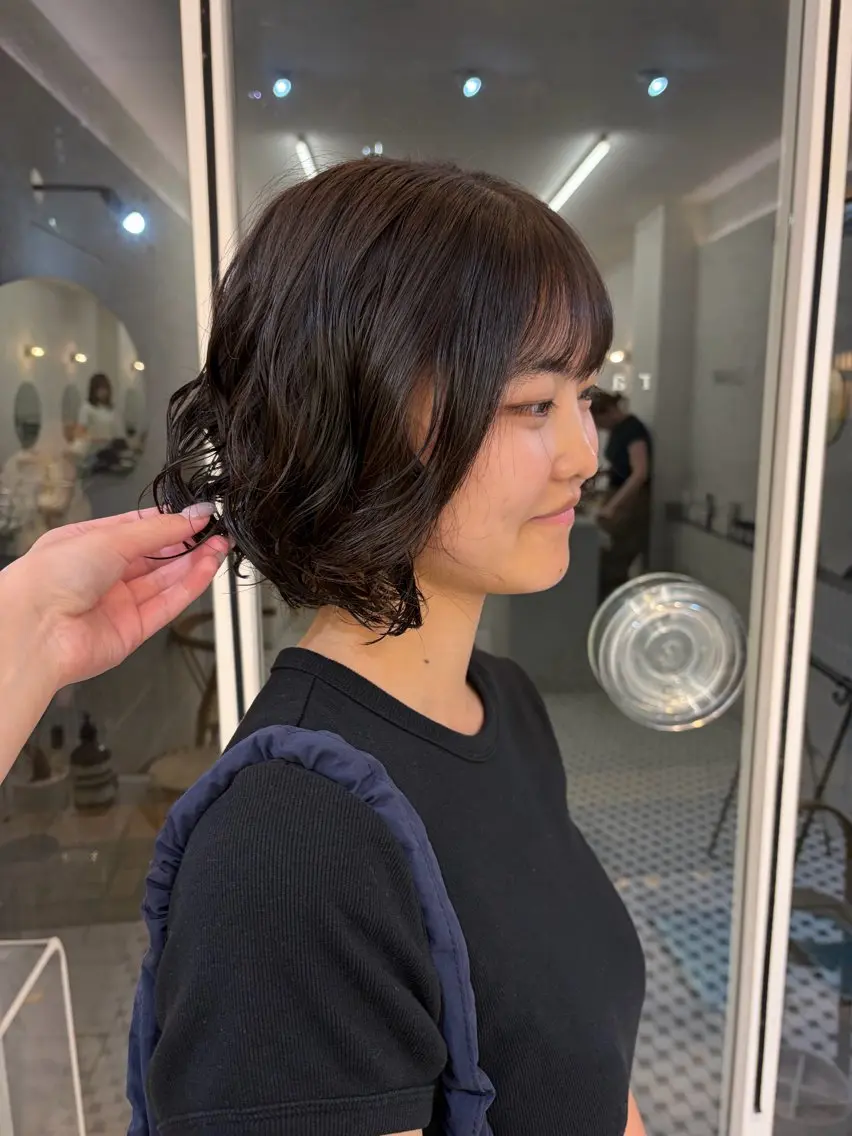 ショート ボブ カット パーマ まろやかベージュ🤎 艶カラー🔔リンのヘアスタイル