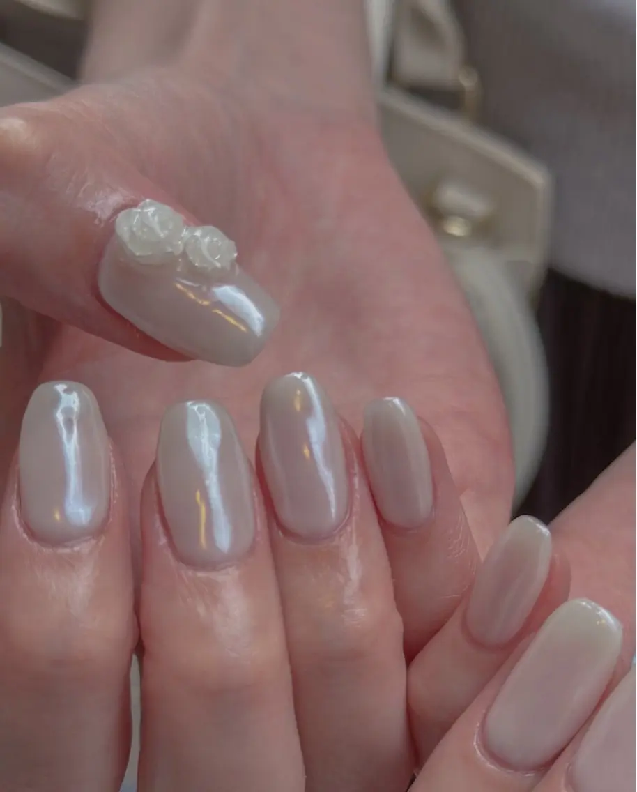 ネイル オーロラネイル ホワイト Lira nailのネイルデザイン