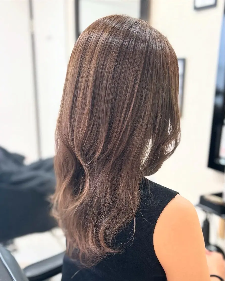 カラー 芦川 愛夏のヘアスタイル
