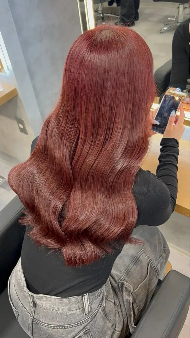 ロング カラー レッドカラー 淡色/ワンホンヘア 🤍MINORIのヘアスタイル