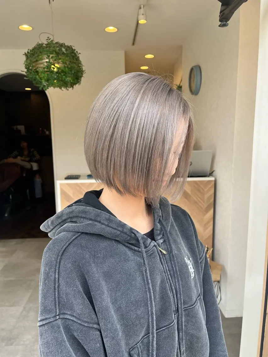 ショート ブリーチカラー HAZUKI🦖のヘアスタイル