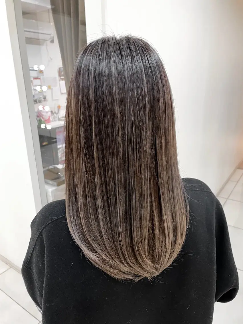 ロング カラー ワンレンボブ バレイヤージュ ブリーチ ダブルカラー ボブ 髪質改善専門 YOSHIのヘアスタイル