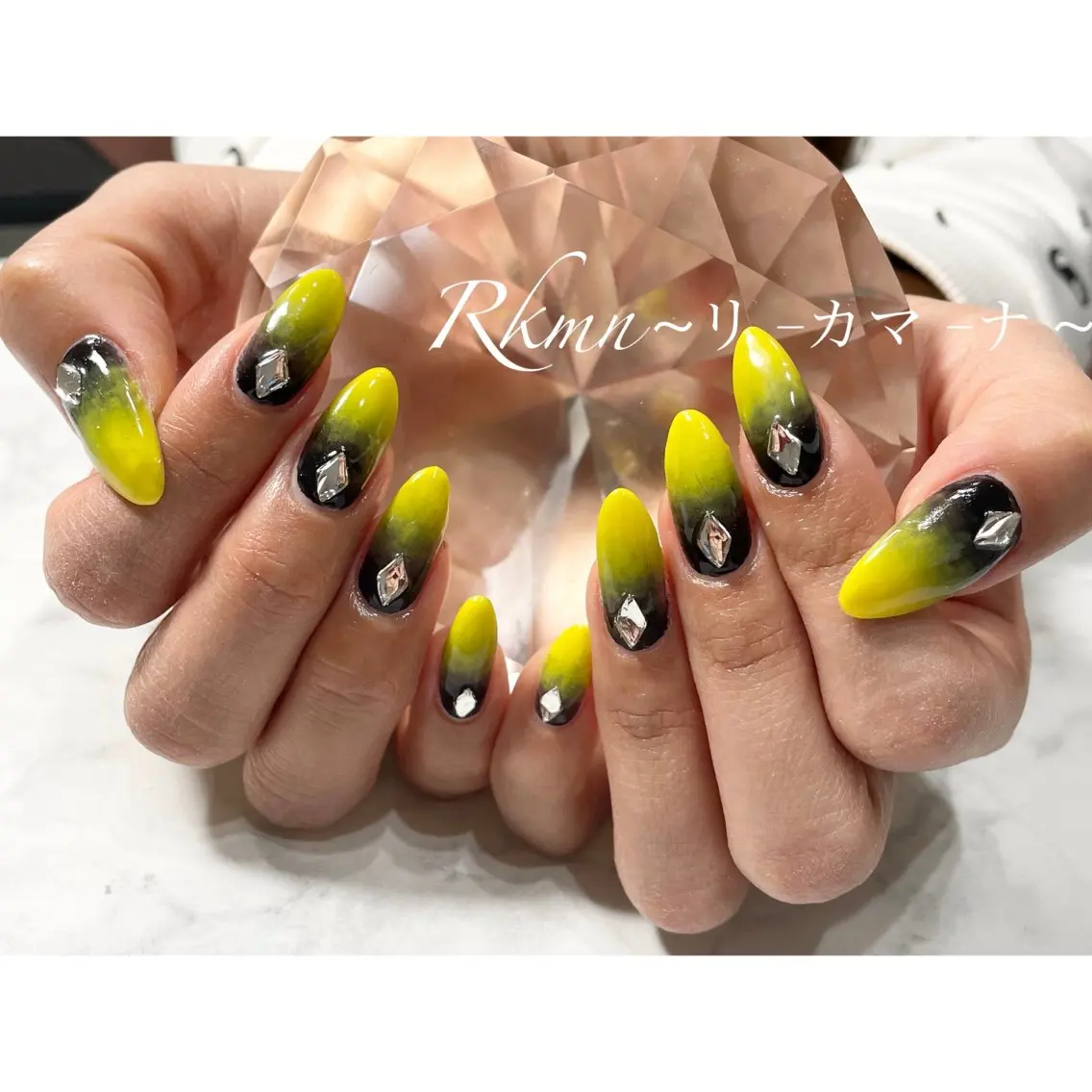 ネイル アートネイル グラデーション 春ネイル 黄色 ハンドネイル フットネイル ハンドケア Rkmn ~リ-カマ-ナ~のネイルデザイン