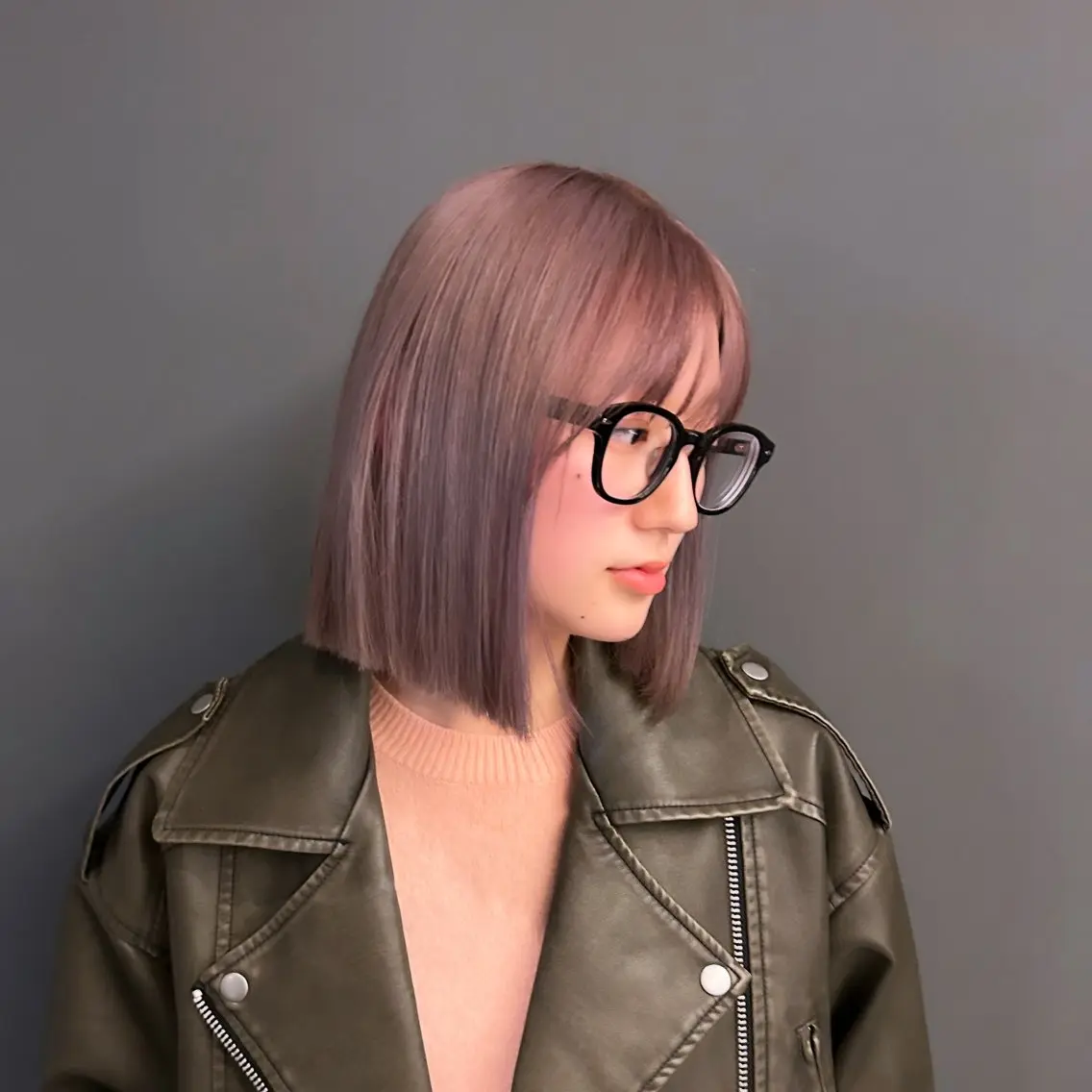 カラー ニトウ レイナのヘアスタイル
