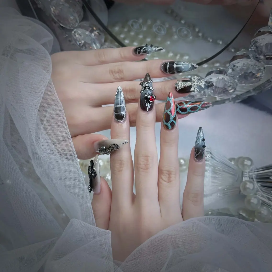 ネイル フレンチネイル ジェルネイル キラキラネイル 韓国ネイル マグネットネイル ハンドネイル ハンドケア Nova Nail _Shinsaiのネイルデザイン