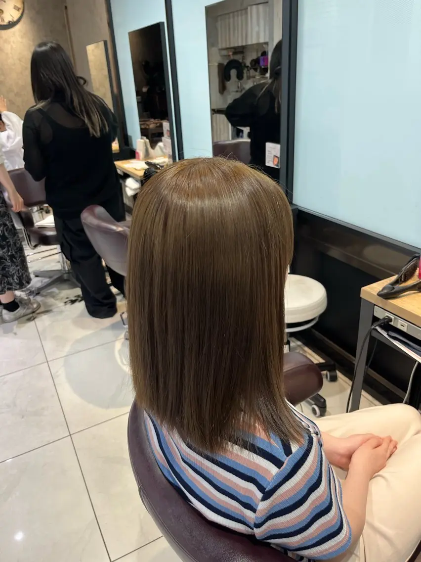 🩶赤み消しカラー🩶オリーブカラー➕うる艶トリートメント➕韓国風コテ巻きの写真