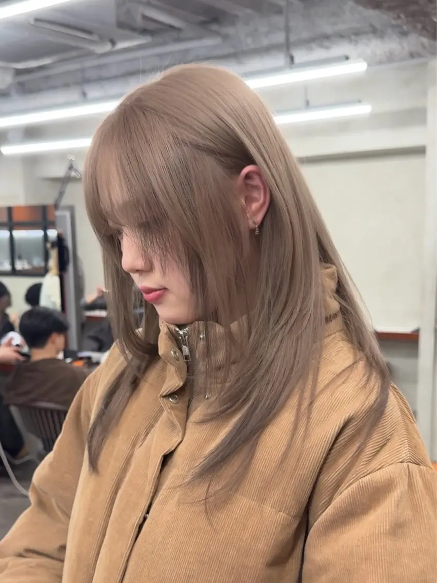 ロング カラー アッシュ ベージュカラー ブリーチ ケアブリーチ ダブルカラー 福田 優姫のヘアスタイル