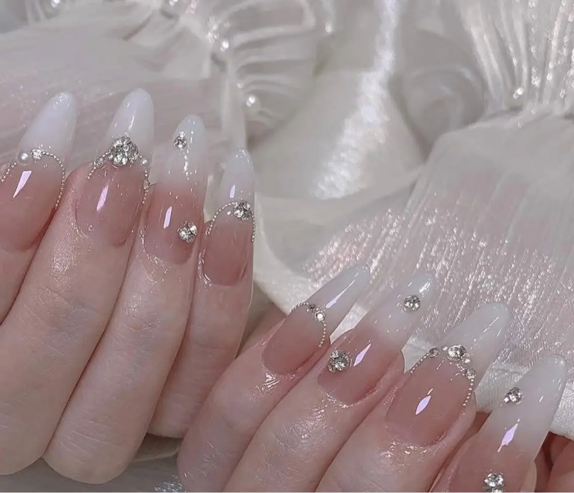 ネイル 成人式 フレンチネイル ジェルネイル ガラスフレンチ キラキラネイル ハンドネイル Queeens nailのネイルデザイン