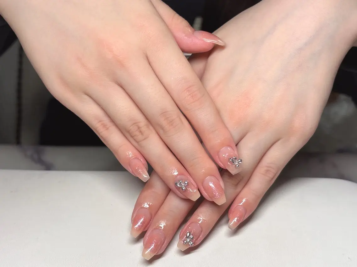 ネイル ハンドネイル Chiara 長さだしのネイルデザイン