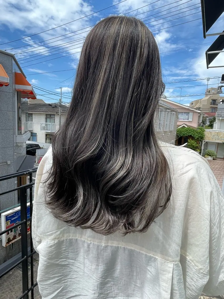 ロング カット ヘアカラー トリートメント 平 ちひろのヘアスタイル