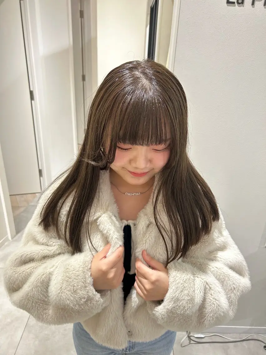 セミロング カラー ベージュカラー ブリーチ 透明感カラー ブリーチなしカラー オリーブベージュ カット ヘアカラー オリーブベージュ/ ブリーチなし透明感のヘアスタイル