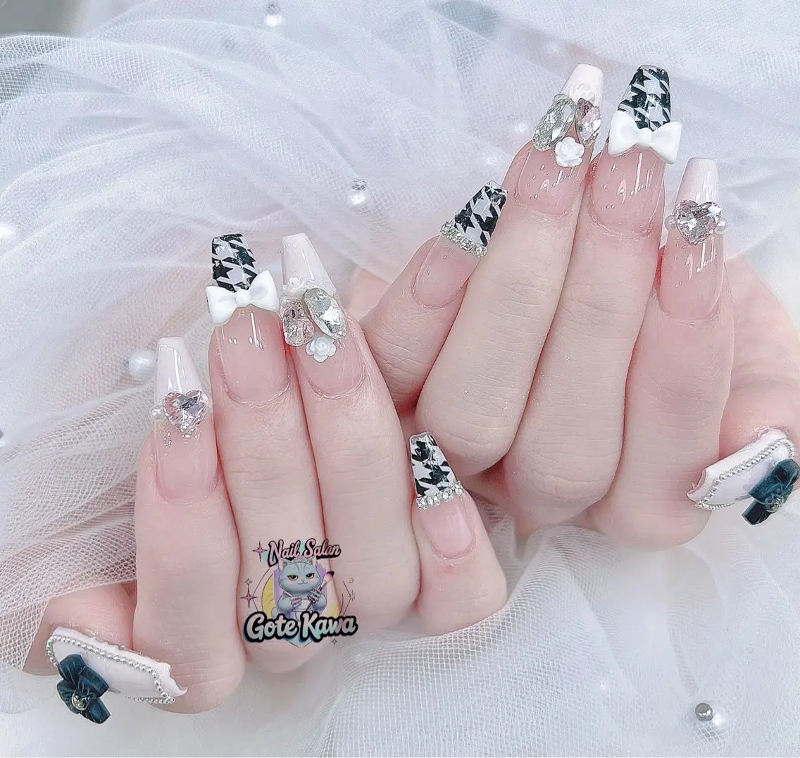 ネイル アートネイル キラキラネイル スカルプネイル ハンドネイル ハンドケア Gote Kawa nail salonのネイルデザイン