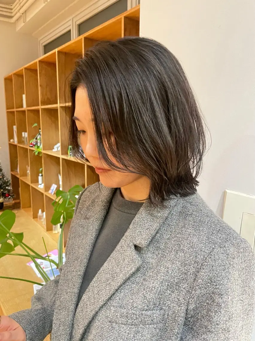 ミディアム レイヤーカット ワンカラー/縮毛矯正 🩰chihiroのヘアスタイル
