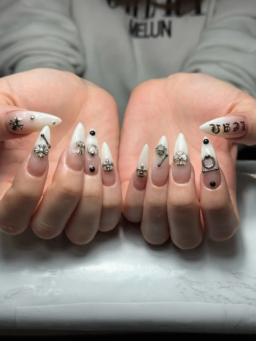 ネイル フレンチネイル グラデーション キラキラネイル マグネットネイル シンプルネイル akina nailsのネイルデザイン