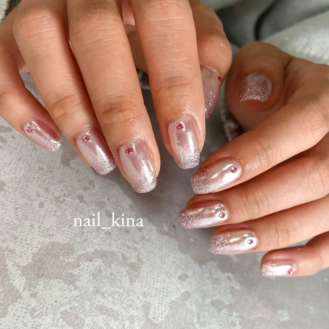 ネイル オーロラネイル フラッシュネイル グラデーション ピンク nail_ kinaのネイルデザイン