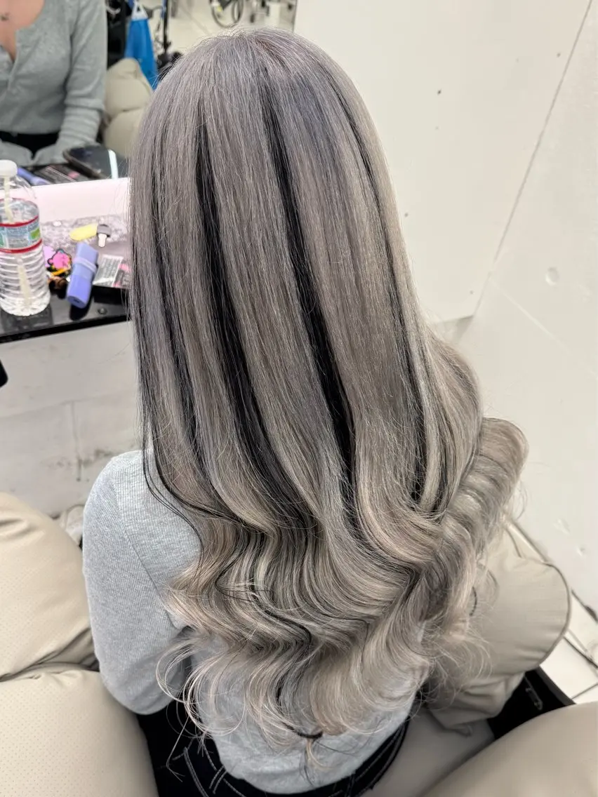ロング カラー ヘアカラー エクステ Nene ／Roverのヘアスタイル