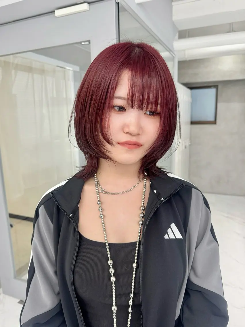 ミディアム カット ヘアカラー Manami🖤 レイヤー×ハイトーンのヘアスタイル
