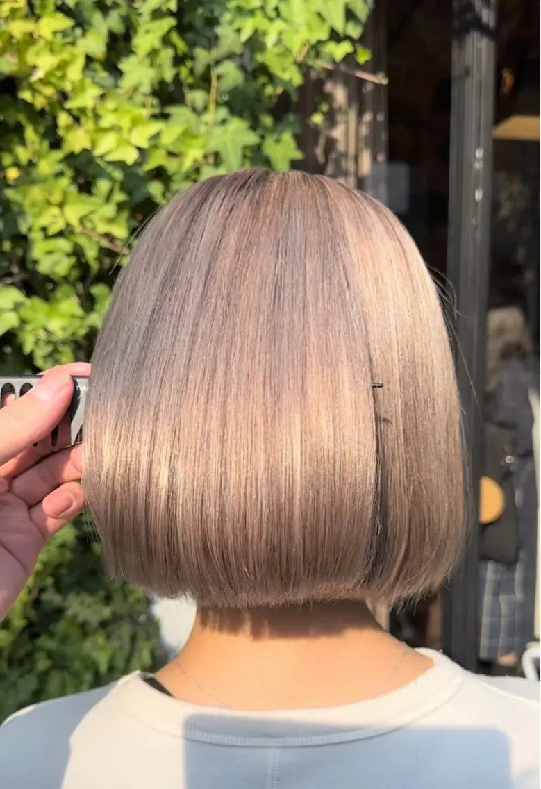 ショート カラー アッシュ ベージュカラー ブリーチ ケアブリーチ ケアカラー 堀江/レイヤーカット /髪質改善のヘアスタイル