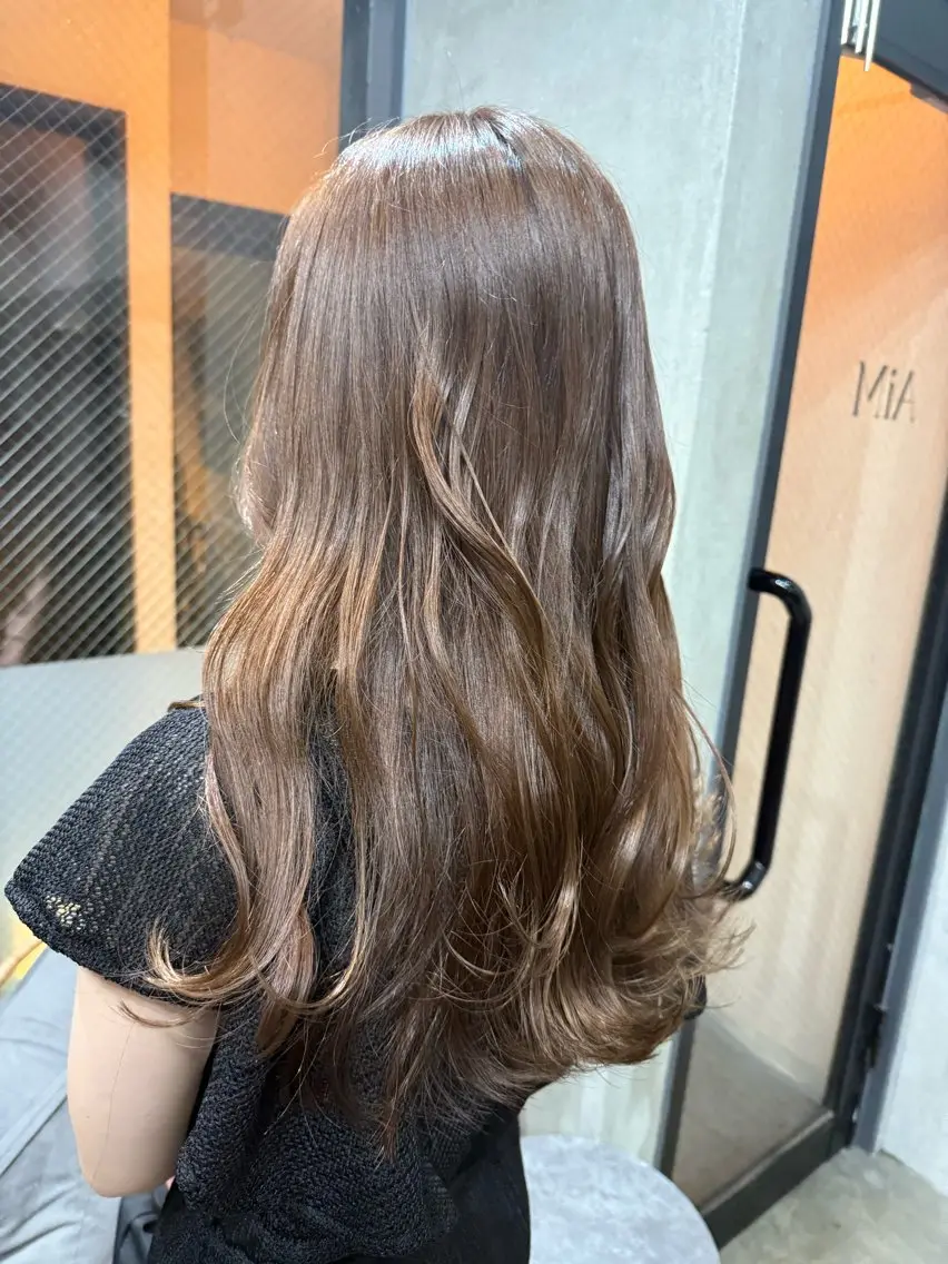 セミロング カラー ベージュカラー AIRI layer cut hairのヘアスタイル