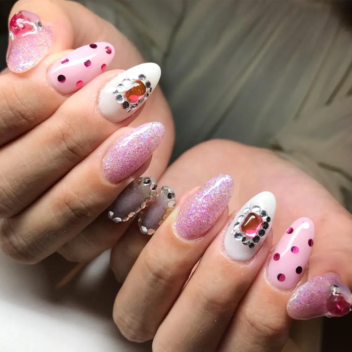 ネイル キラキラネイル Maggie staffのネイルデザイン