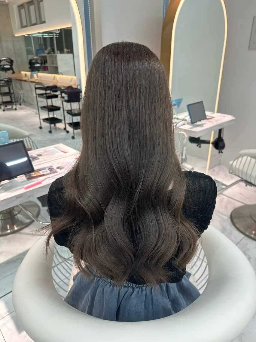 ロング カット ヘアカラー トリートメント Lond  Emi 艶髪モテヘアのヘアスタイル