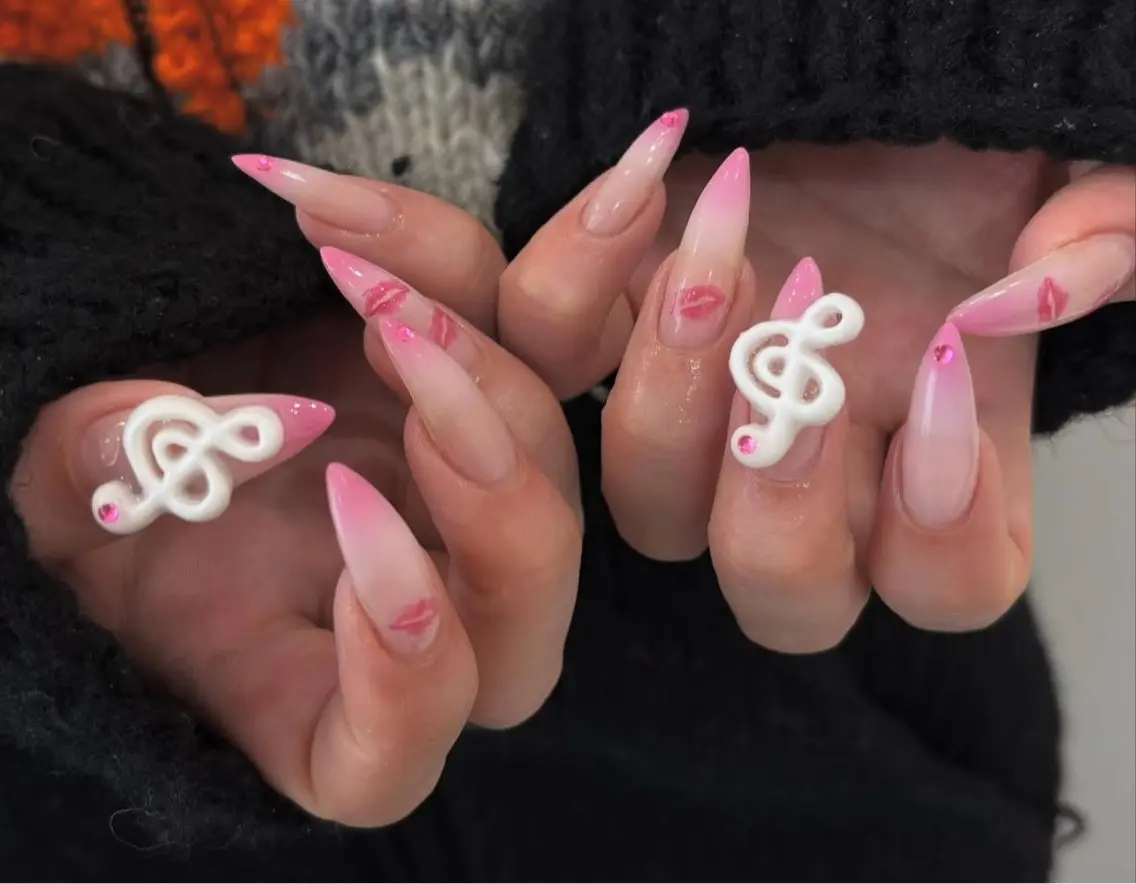 ネイル グラデーション キラキラネイル ワンカラーネイル 冬ネイル Jenn Nail Salonのネイルデザイン
