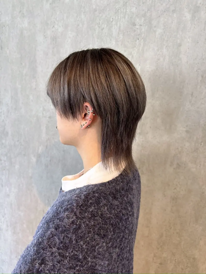 カラー メンズ メンズウルフカット デザインカラー ウルフカット カット 縮毛矯正 トリートメント 梶田 伸篤のヘアスタイル