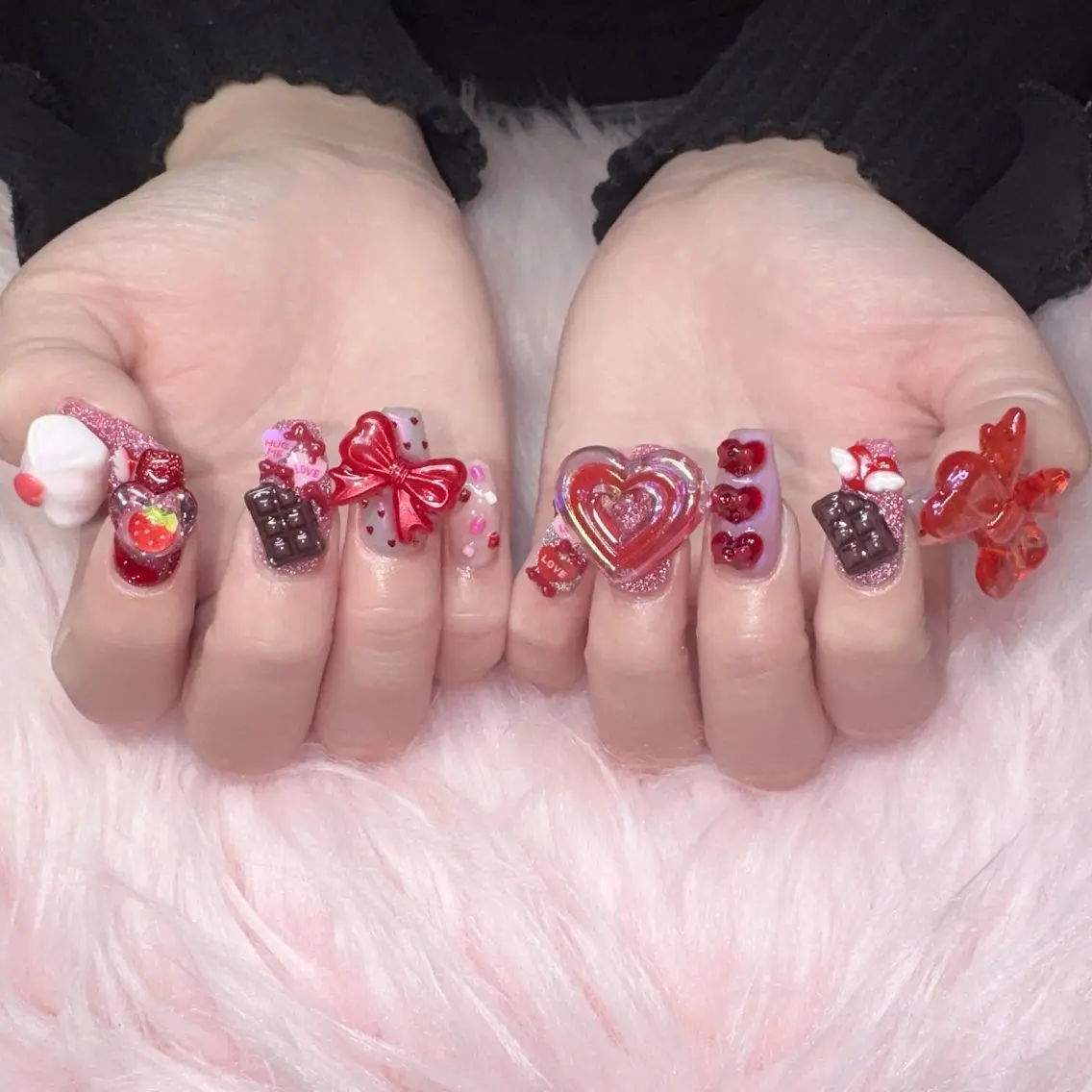 ネイル バレンタイン ハンドネイル RIEKO🍒 ワンホン♡推しネイルのネイルデザイン