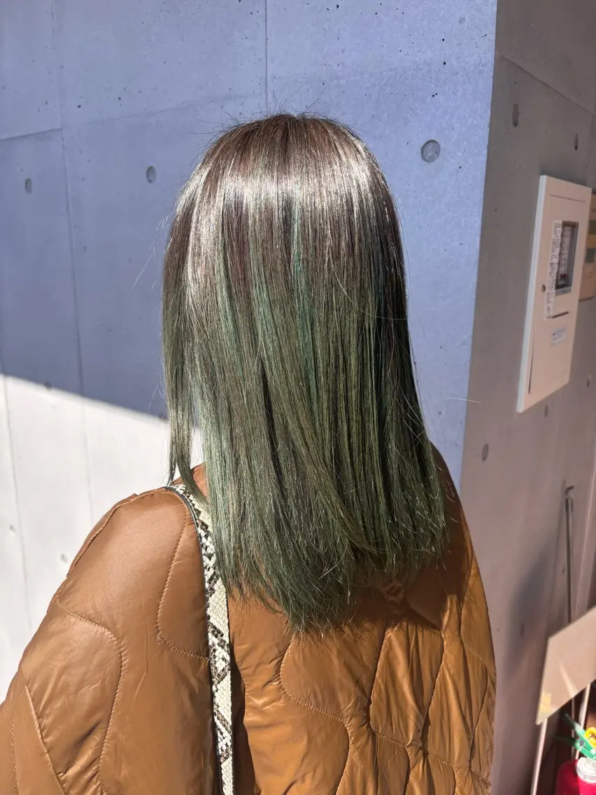 ミディアム カラー ブリーチ グラデーションカラー 🩶ナチュラル ハイトーン/はちすのヘアスタイル