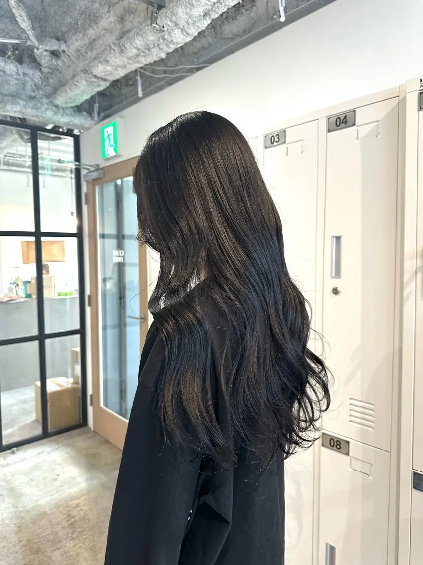 ロング カラー ヘアアレンジ 黒髪 ロング ヘアカラー REONA🪽✨薬院 レイヤーカット🫧のヘアスタイル