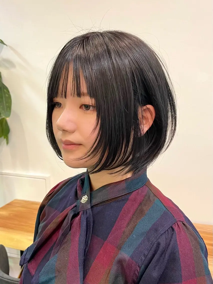ミディアム カラー グレージュ くびれヘア 顔まわりレイヤー 韓国風ヘア レイヤーカット カット ヘアカラー VIEW EHIME 齋藤  あつきのヘアスタイル