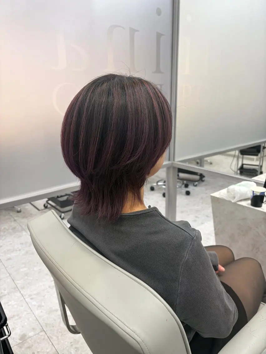 ショート パープルカラー ボブ くびれヘア エクステ 顔周りカット ヘアカラー 大人ヘア✨髪質改善 ✨艶髪＊今泉のヘアスタイル