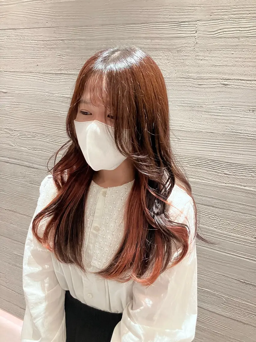 ロング 顔まわりレイヤー レイヤーカット サキ🤍ハイトーン 🩰くびれ巻きヘアのヘアスタイル