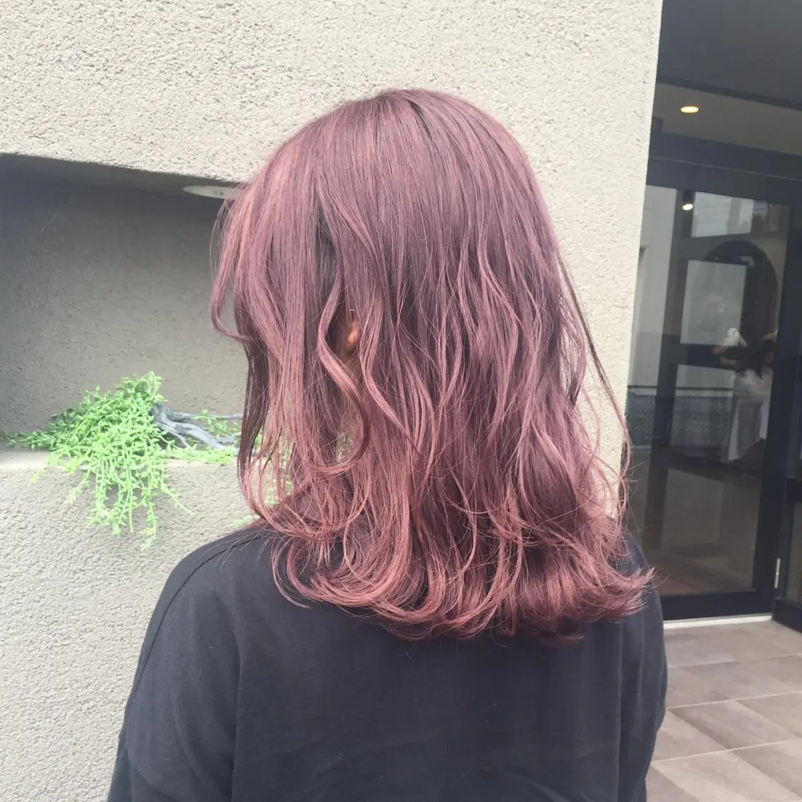 ミディアム レイヤーカット maco 艶感ハイトーン🦋のヘアスタイル