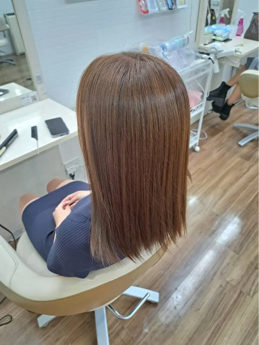 セミロング カラー アッシュ ブラウンカラー ラベンダーカラー ナチュラルブラウン ヘアカラー GLOSS 心斎橋 山上のヘアスタイル