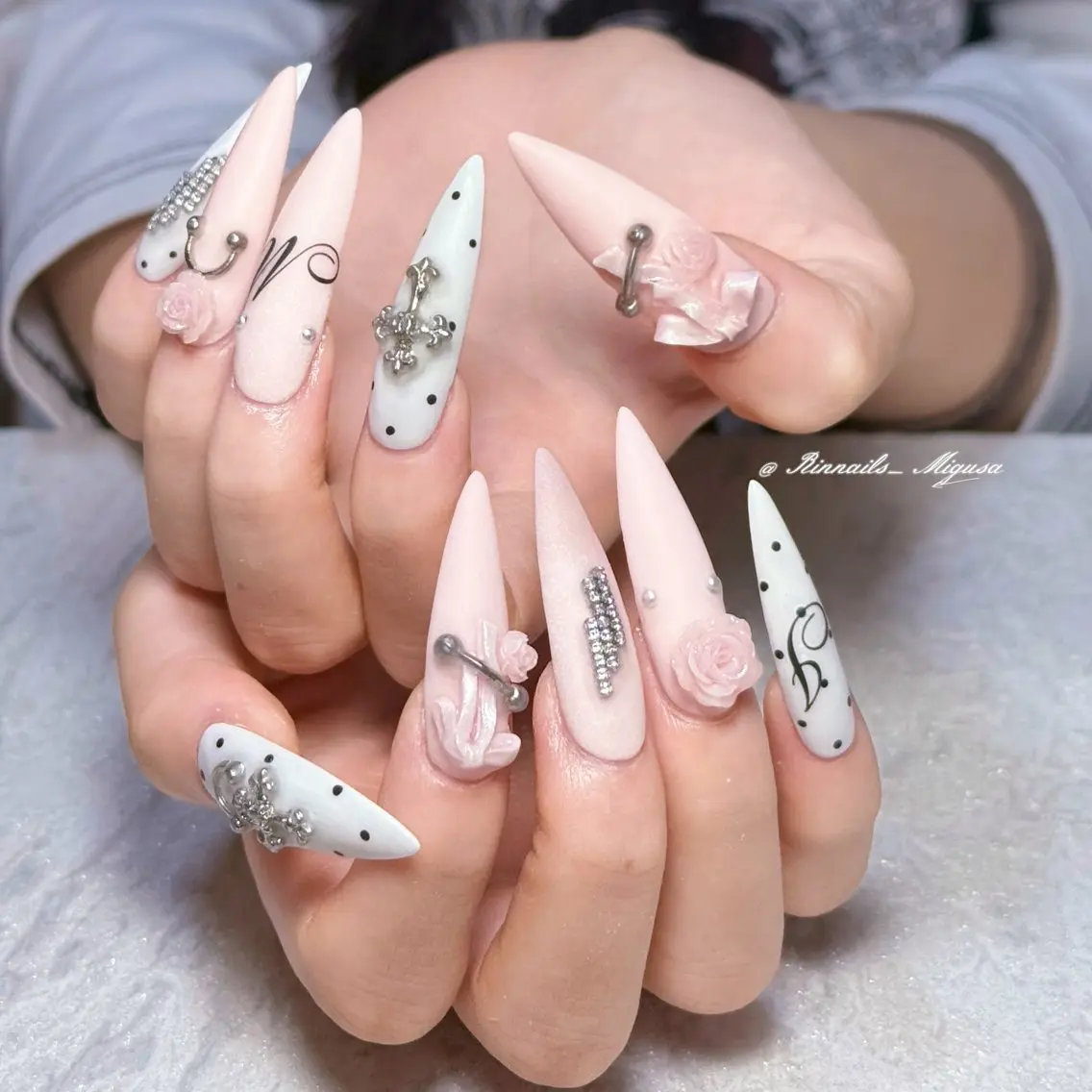 ロング ハンドネイル RIN NAILS ᥫ᭡Migusaのネイルデザイン