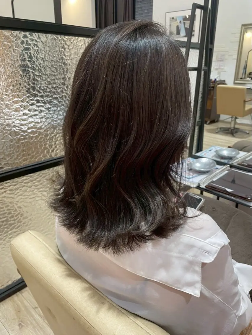 ミディアム ヘアカラー 三輪 あおいのヘアスタイル