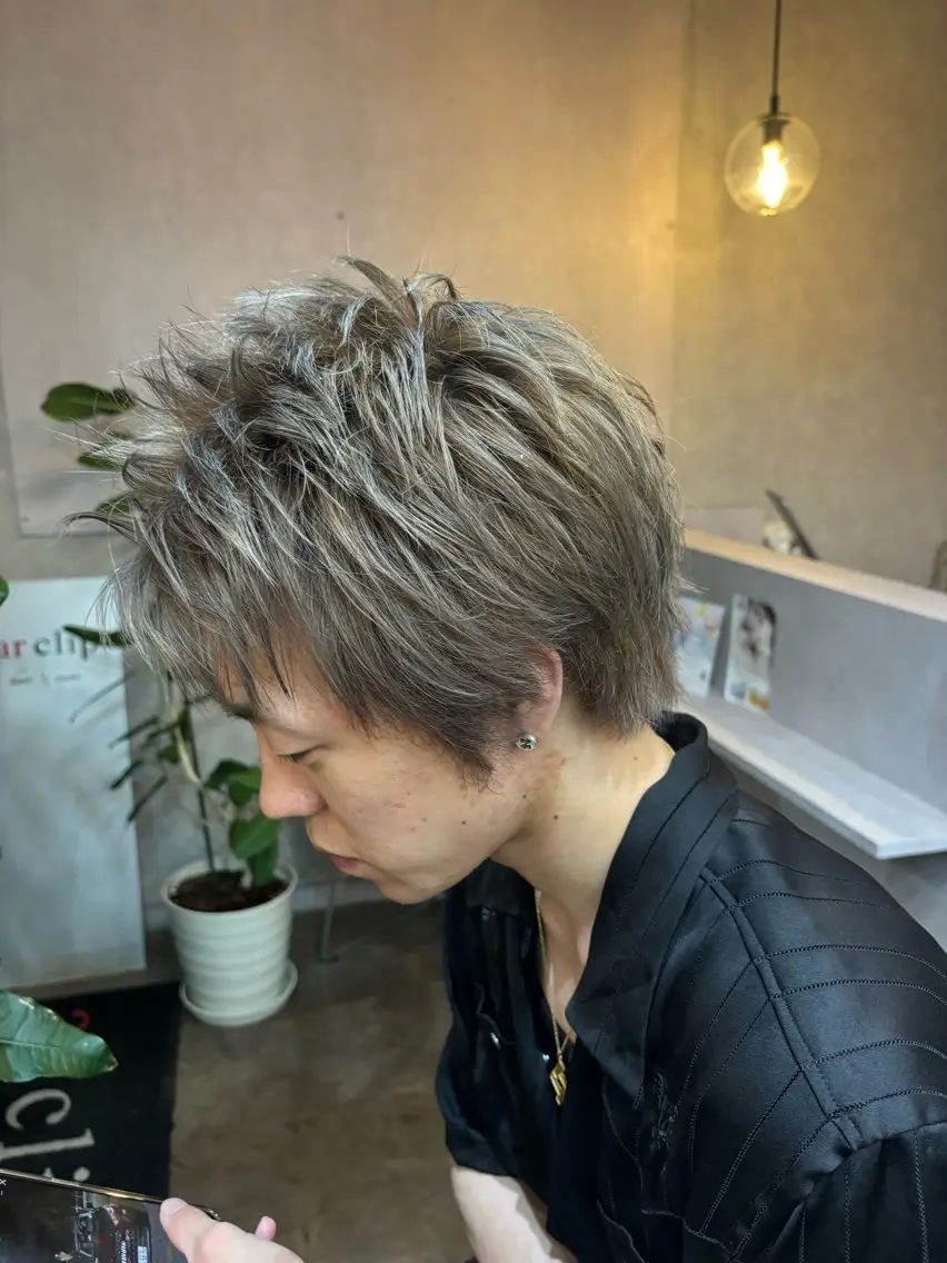 カラー メンズ メンズブリーチ ベージュカラー ブリーチ シルバー シルバーベージュ 💜髪質改善/ 艶カラー/ミナ🩷のヘアスタイル