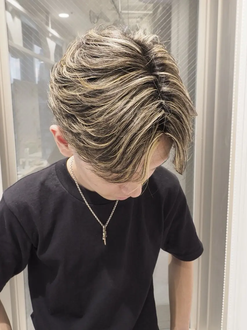 ショート カラー ブリーチ ダブルカラー カット ヘアカラー ボブ・レイヤーカット 吉敷航一のヘアスタイル