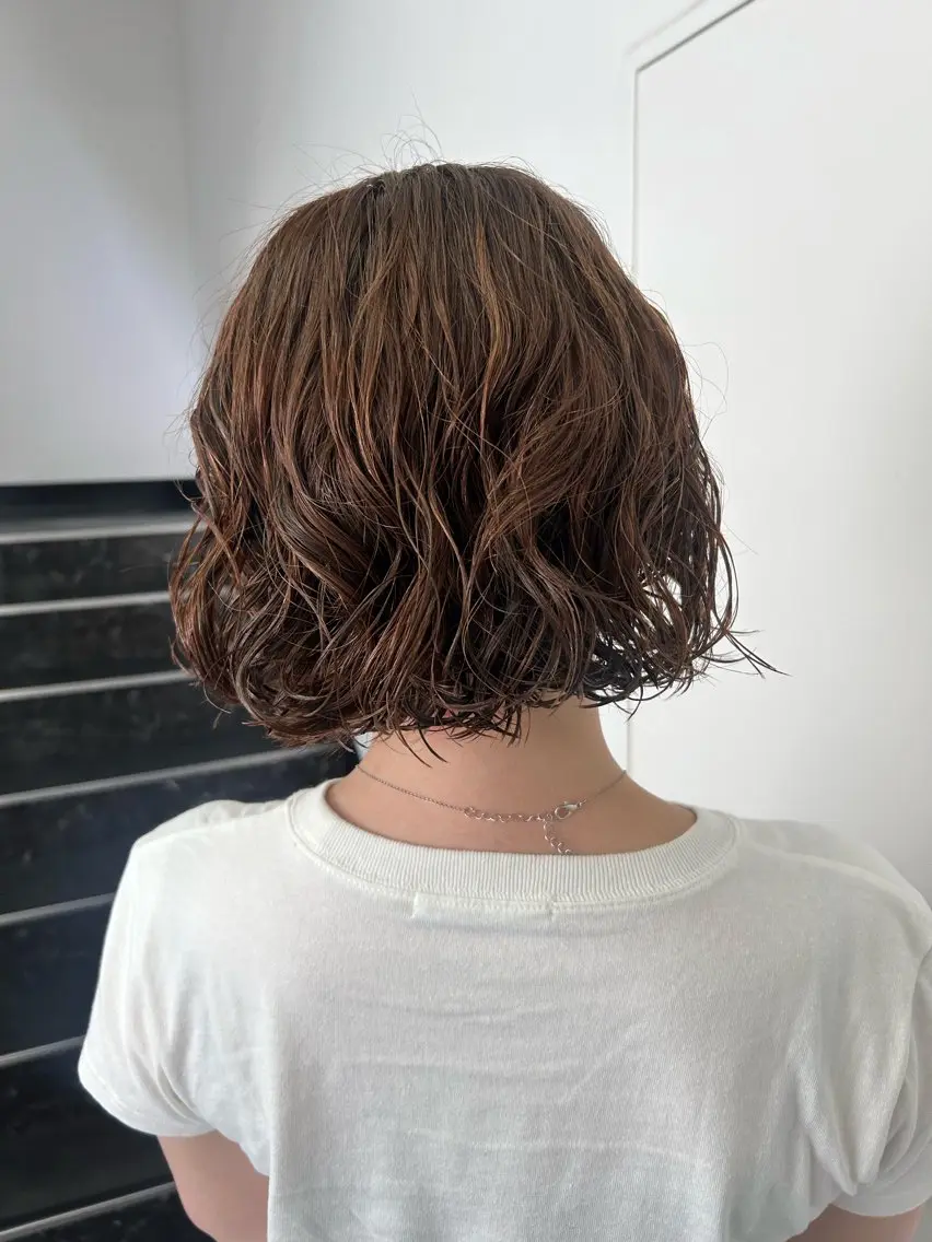 ミディアム カラー パーマ ミディアムパーマ ボブ カット パーマ トリートメント ひかり HAZELのヘアスタイル