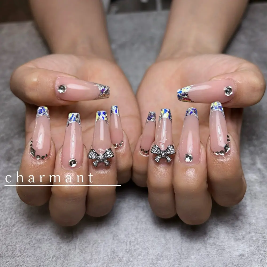 ネイル フレンチネイル ガラスフレンチ ハンドネイル charmant momokaのネイルデザイン