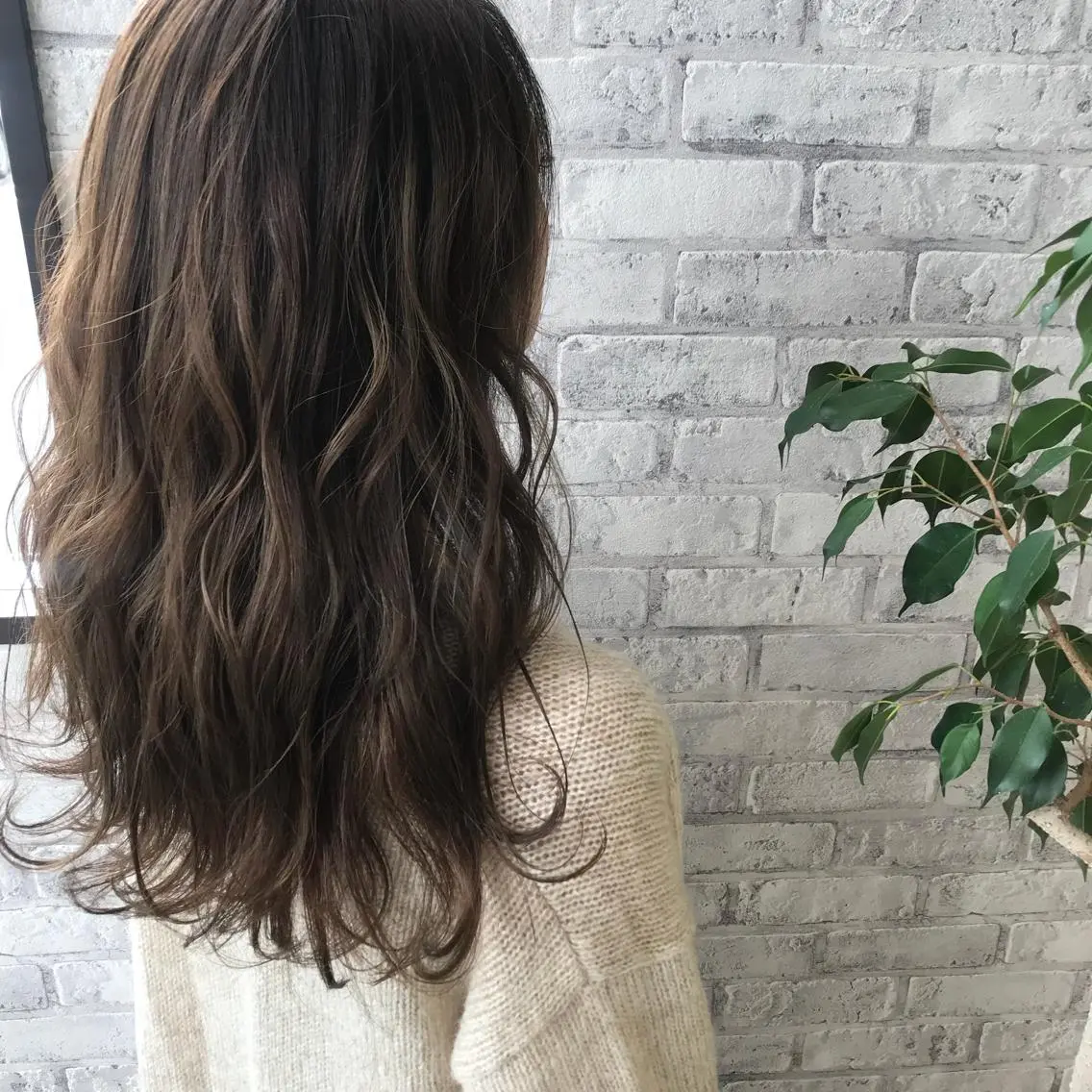 ロング カラー グレージュ ヘアカラー トリートメント Oopsレイヤー 加藤澄都のヘアスタイル