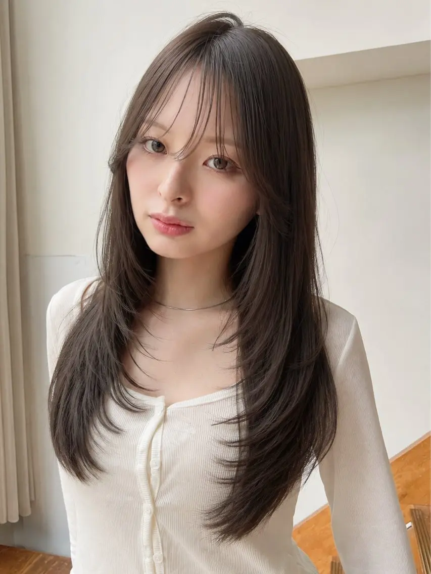 セミロング カラー 透明感カラー レイヤーカット カット ヘアカラー 望月威吹/表参道/レ イヤー/透明感カラーのヘアスタイル
