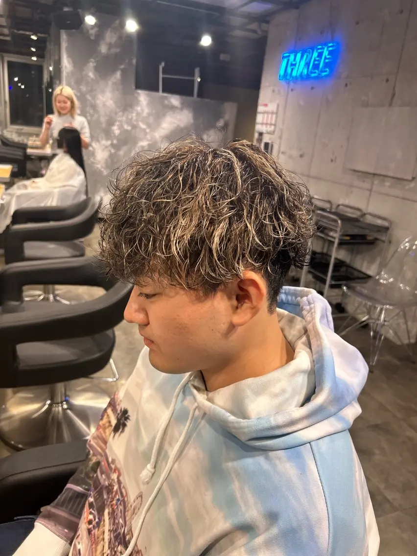 メンズ メンズハイライト メンズパーマ カット ヘアカラー パーマ ヘッドスパ ヘアセット メンズ特化美容師 💠チナツのヘアスタイル