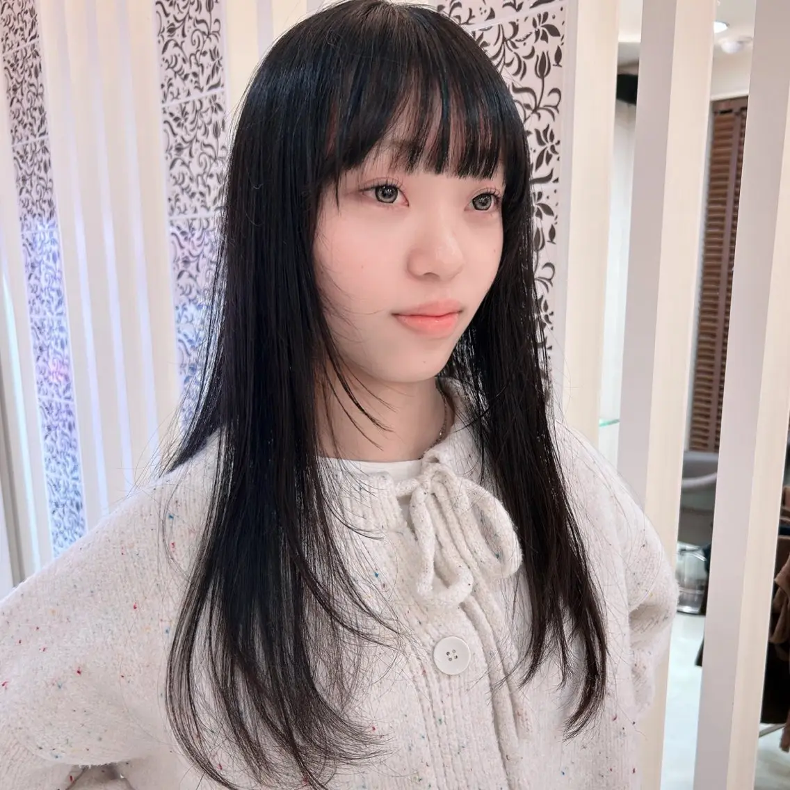セミロング 顔まわりレイヤー レイヤーカット カット 髪質改善|レイヤー| 三宅星哉のヘアスタイル