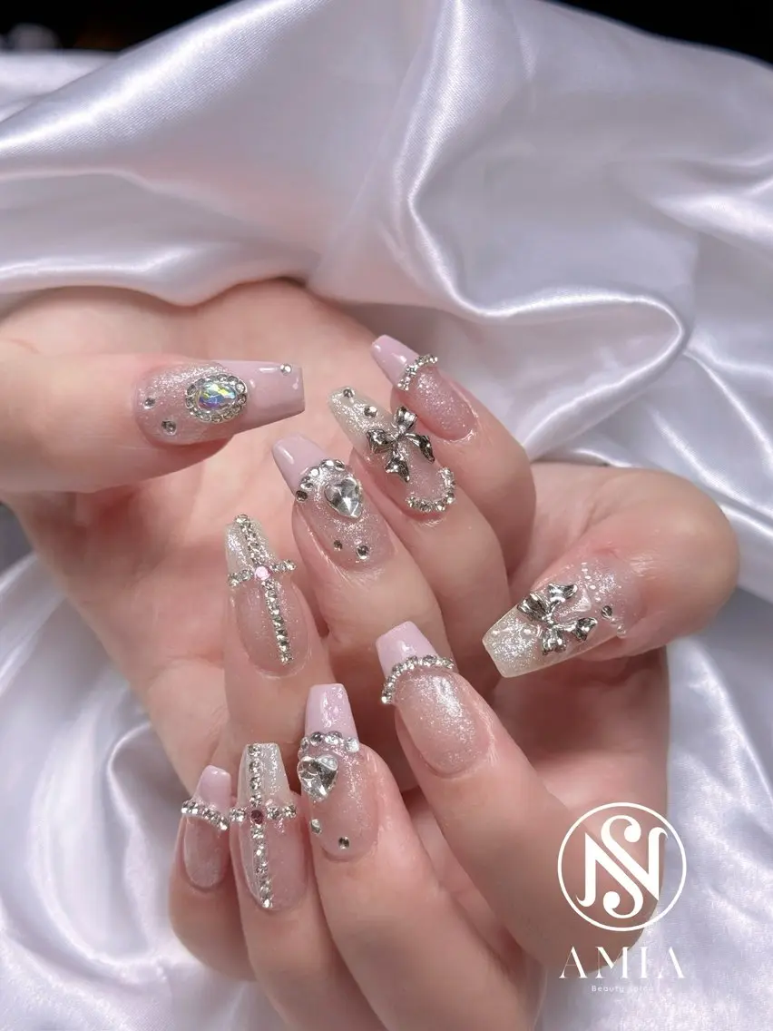 ロング ハンドネイル 🌟AMIA BEAUTY🌟のネイルデザイン