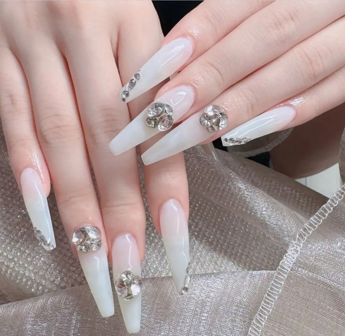 ネイル フレンチネイル ジェルネイル ガラスフレンチ ハロウィン ハート ハンドネイル H.baby Nail Salonのネイルデザイン