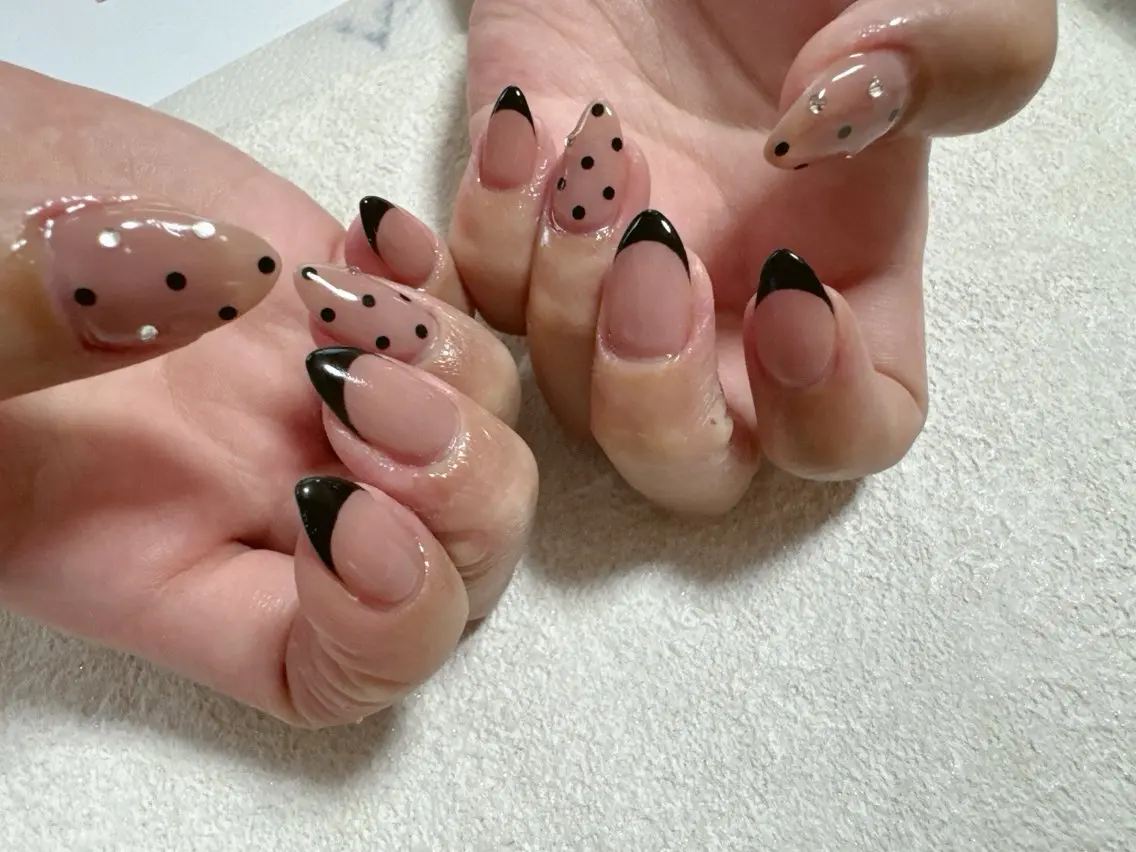ネイル ドット フレンチネイル ジェルネイル メンズネイル パラジェル kiki nail たまプラーザのネイルデザイン